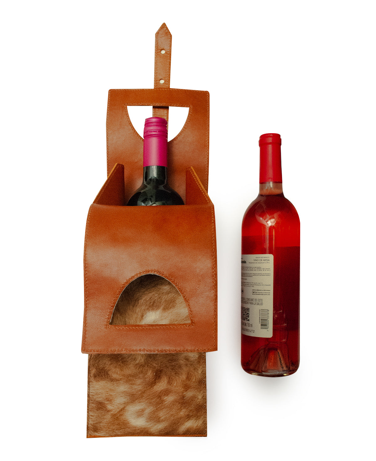 Interior view of genuine fur leather wine holder showing protective lining.

Interior de porta vino de pelo genuino mostrando forro protector.