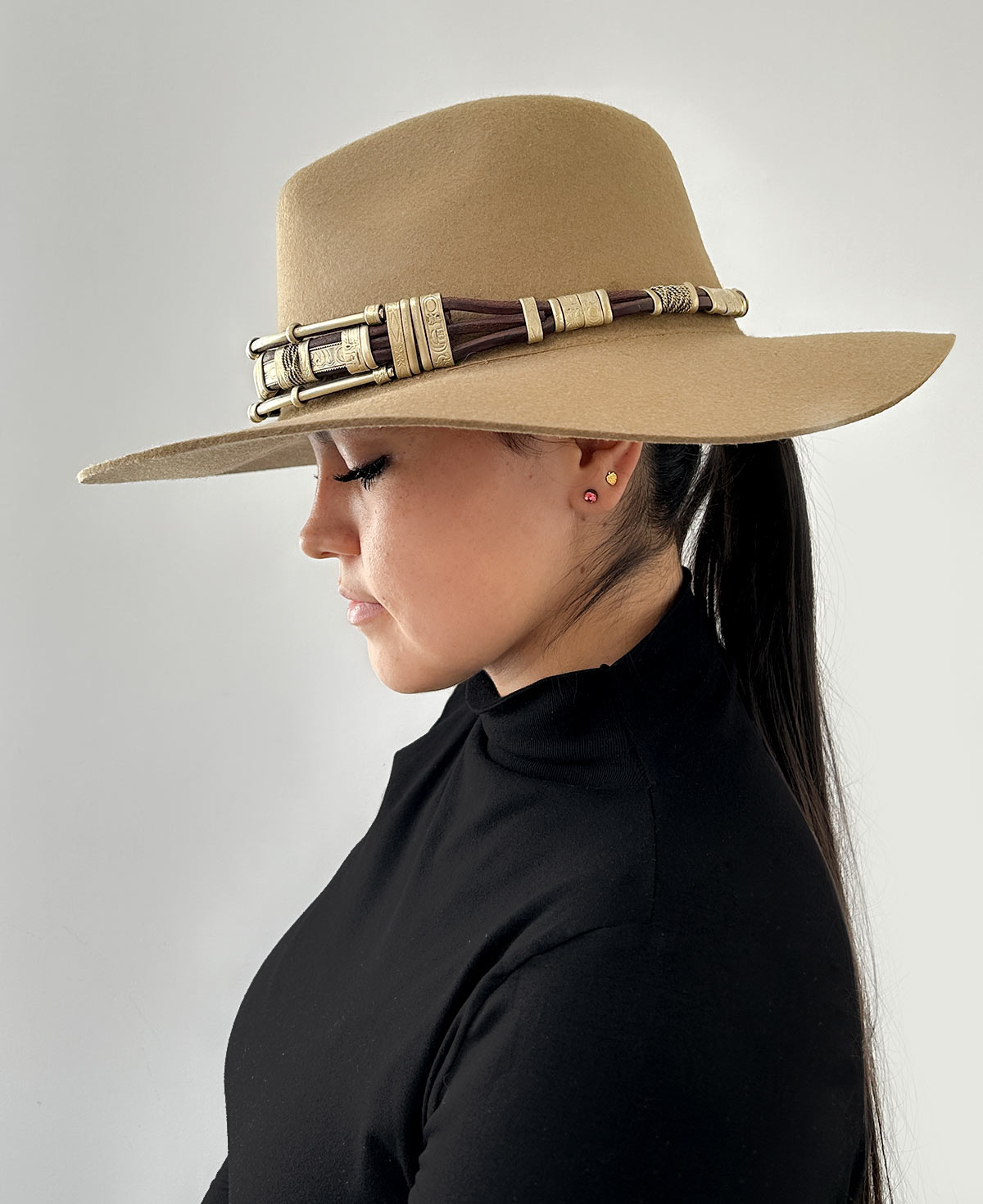 Sombrero Beige de lana con toquilla metálica